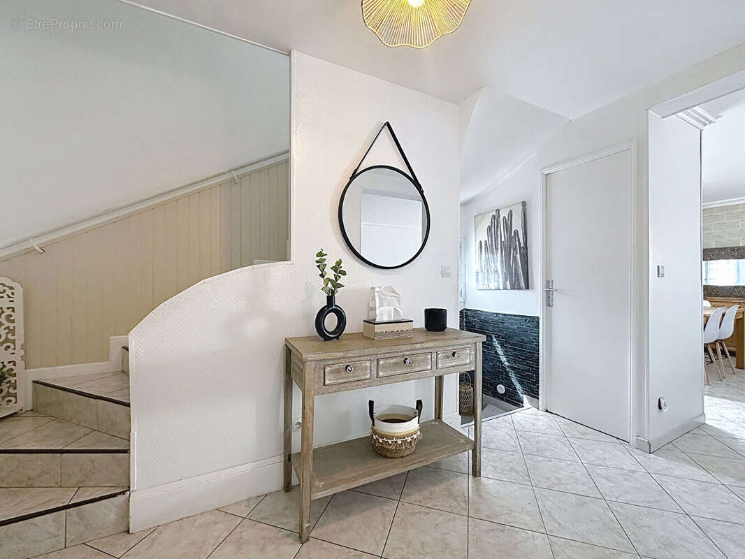 Maison à SAVIGNY-LE-TEMPLE