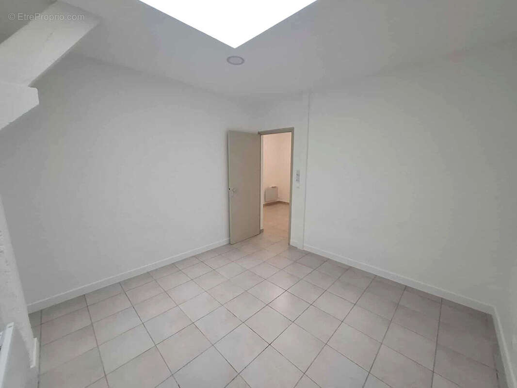 Ensemble immobilier rénové Deux maisons et un garage loués, revenus immédiats - photo 3