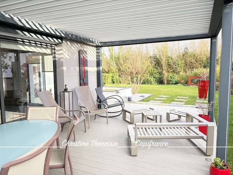 Maison contemporaine Beaux volumes - 5 chambres - Pergola - Garage SAINT GILLES CROIX DE VIE (85) - photo 20