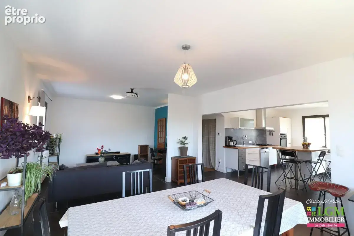 VALRÉAS (84) - Maison familiale lumineuse de 173 m² avec 4 chambres au fort potentiel d'aménagement - photo 6
