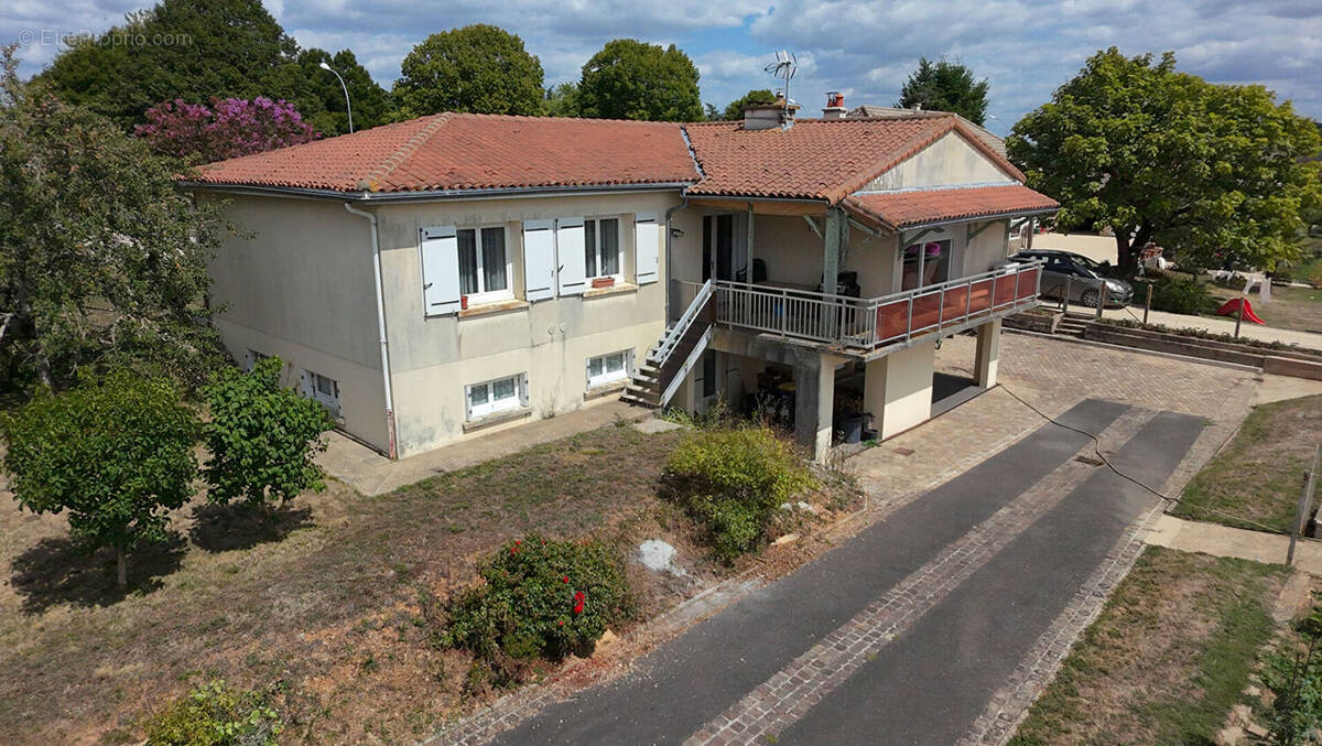 Maison à SAINT-PIERRE-D'EXIDEUIL