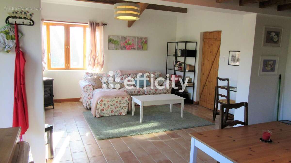 Maison à SAINT-SEVER-CALVADOS