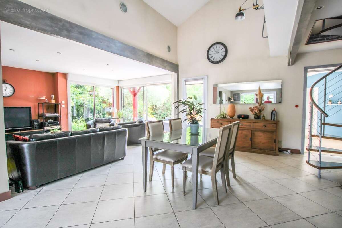 Maison 162 m² à Pugnac  - photo 5
