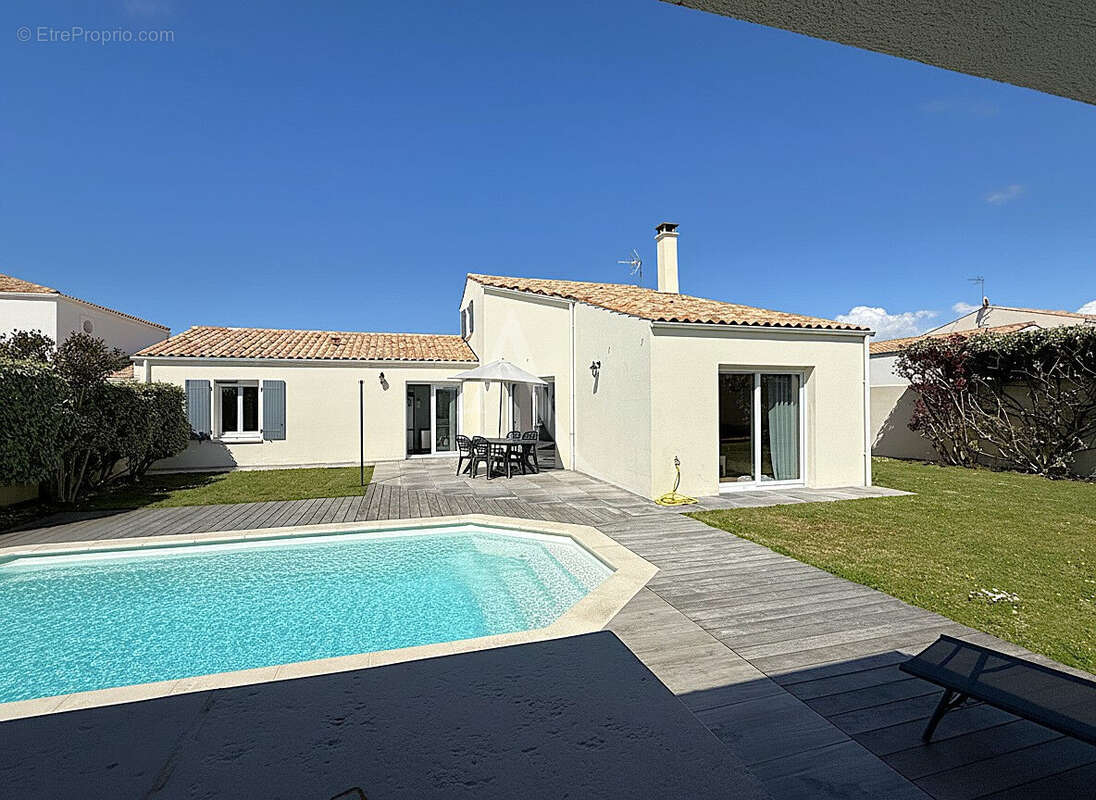 PUILBOREAU  Maison de 142 m² - photo 8