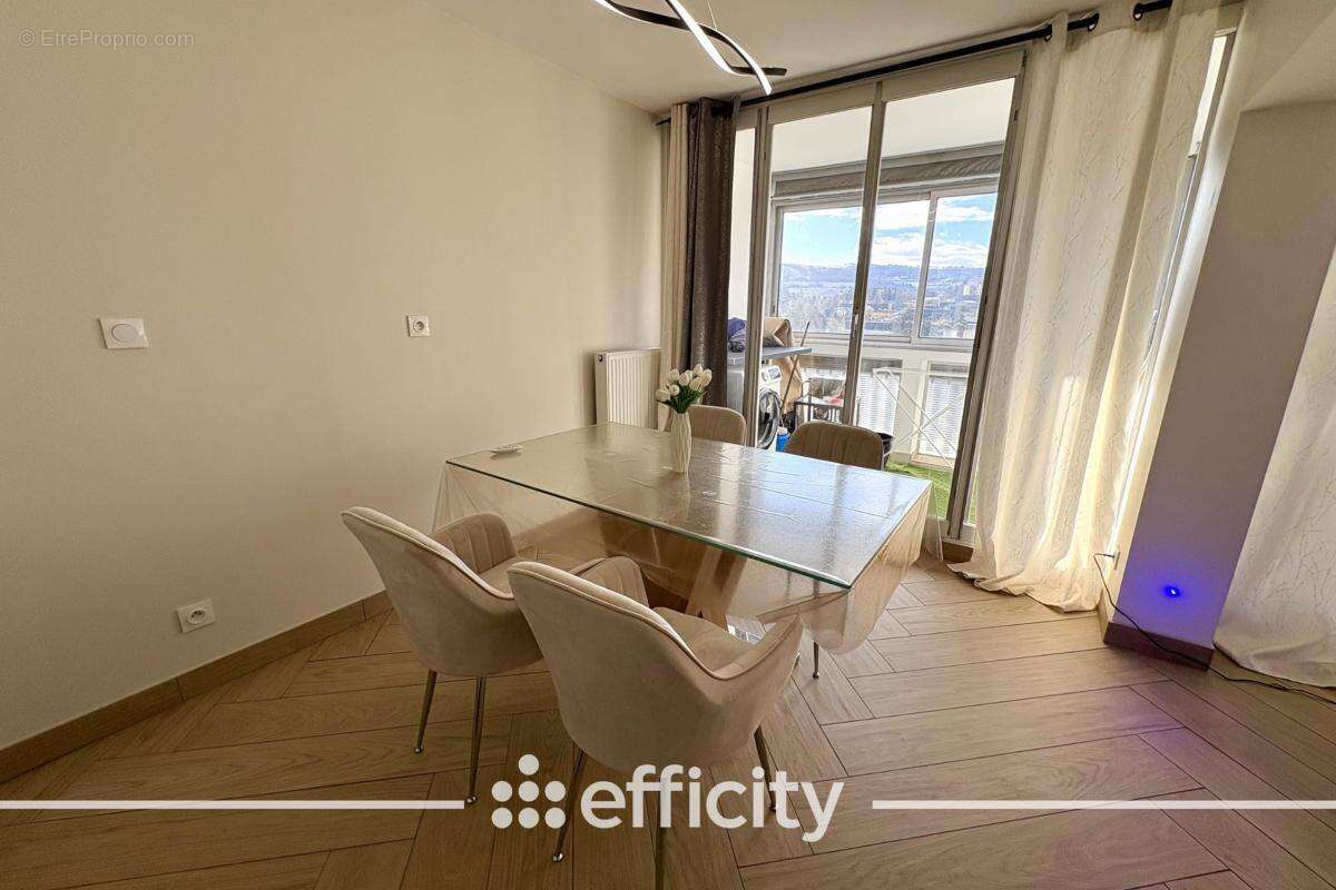 Appartement à SAINT-ETIENNE