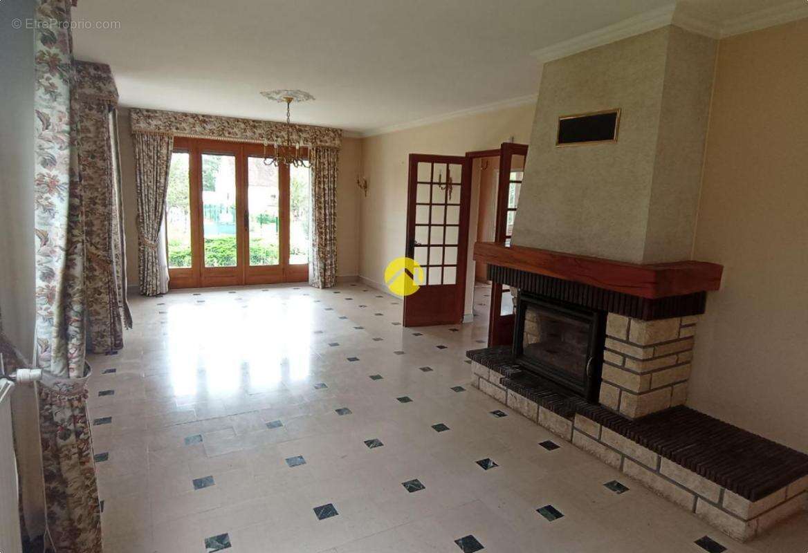 Maison à VILLEBOUGIS