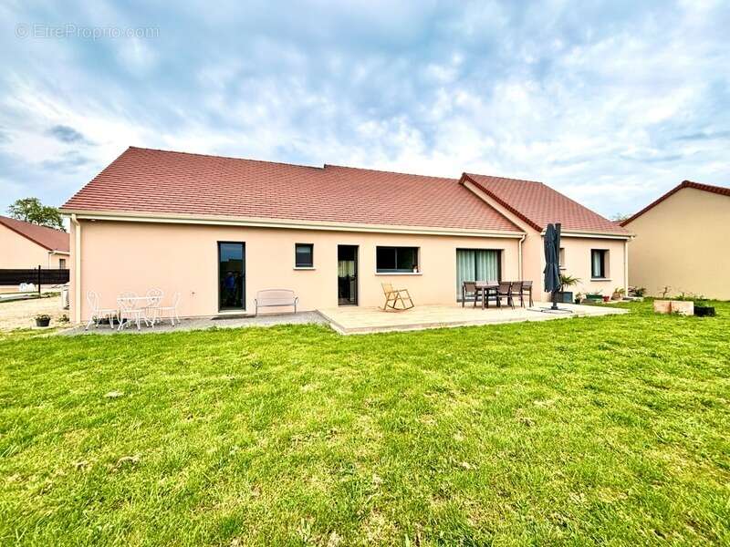Maison à SAINT-GENGOUX-LE-NATIONAL