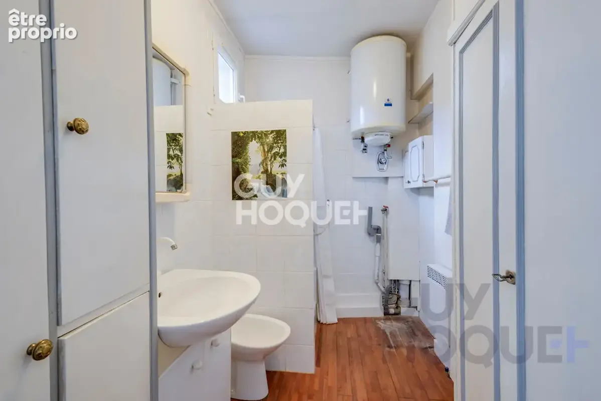 RARE - Appartement 4 Pièces de 70 m2 Aux Abbesses - Vue sur Paris - photo 8