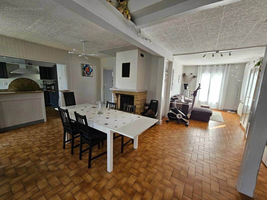 Photo 1 - Maison à SAINT-REMY-EN-ROLLAT