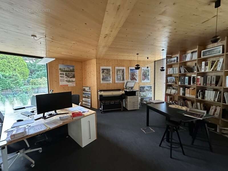 Commerce à TASSIN-LA-DEMI-LUNE