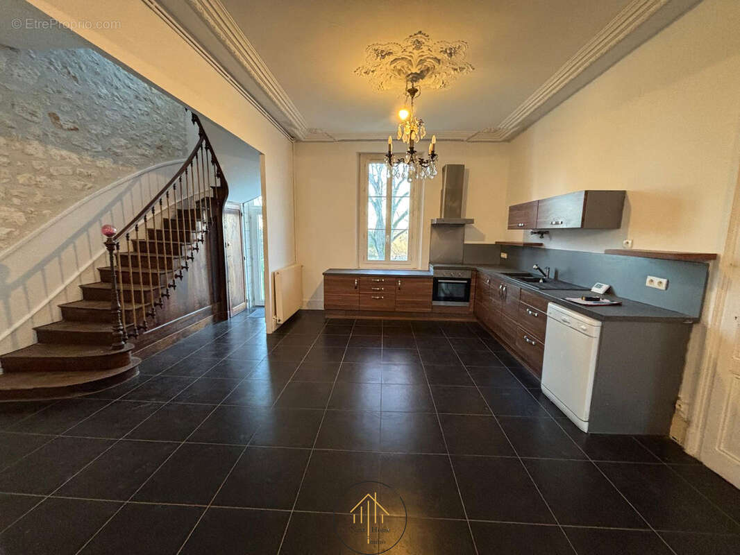 Maison à RUELLE-SUR-TOUVRE