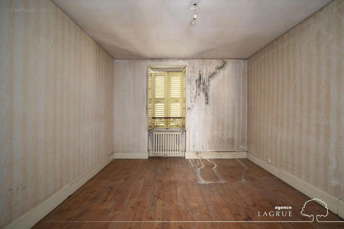   - Maison à VICHY