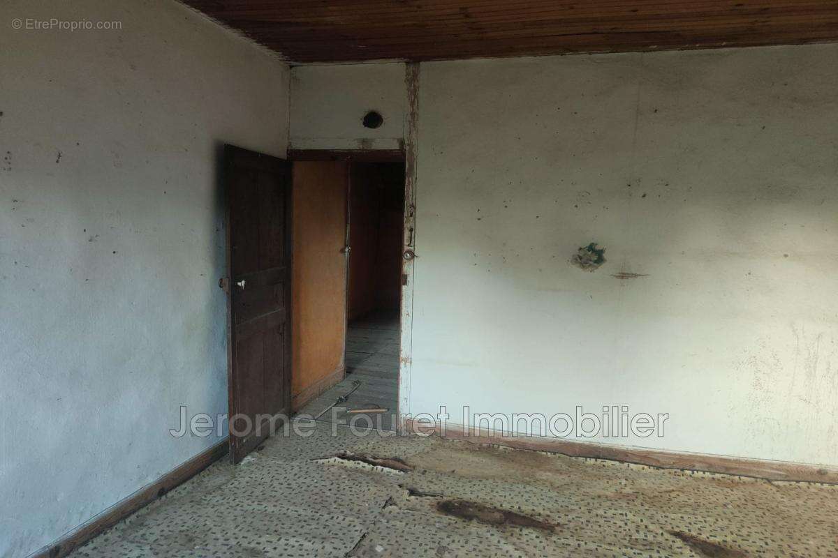 Maison à MONTAIGNAC-SAINT-HIPPOLYTE