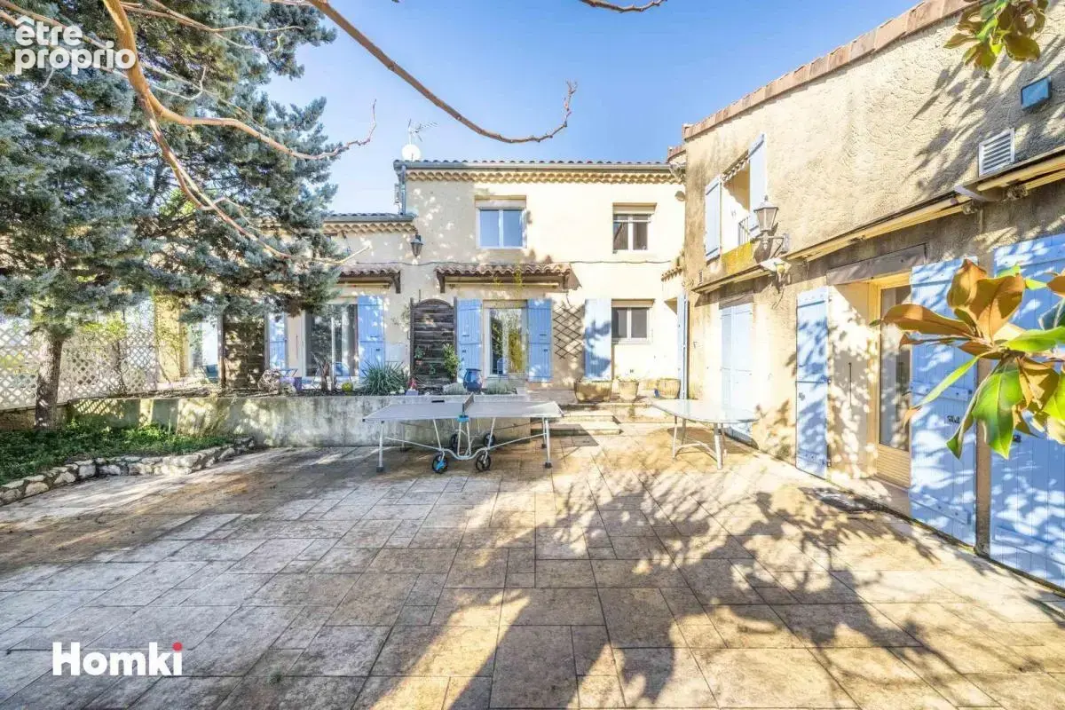 Propriété et 3 gites / T7 de 500 m² à Saint-Montan 07220 - photo 3