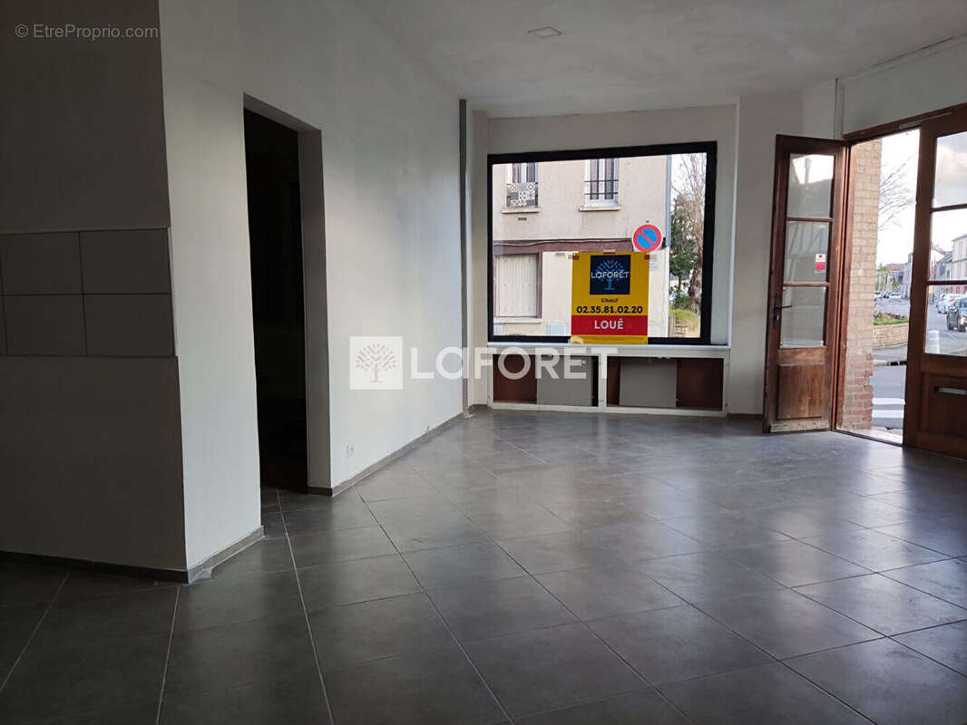 Local commercial Caudebec Les Elbeuf 65 m2 loué - photo 3