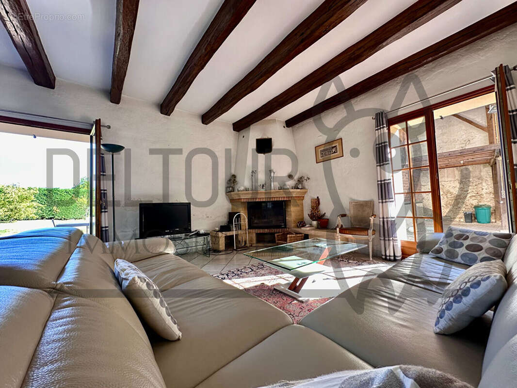 Maison à VILLENEUVE-LE-COMTE