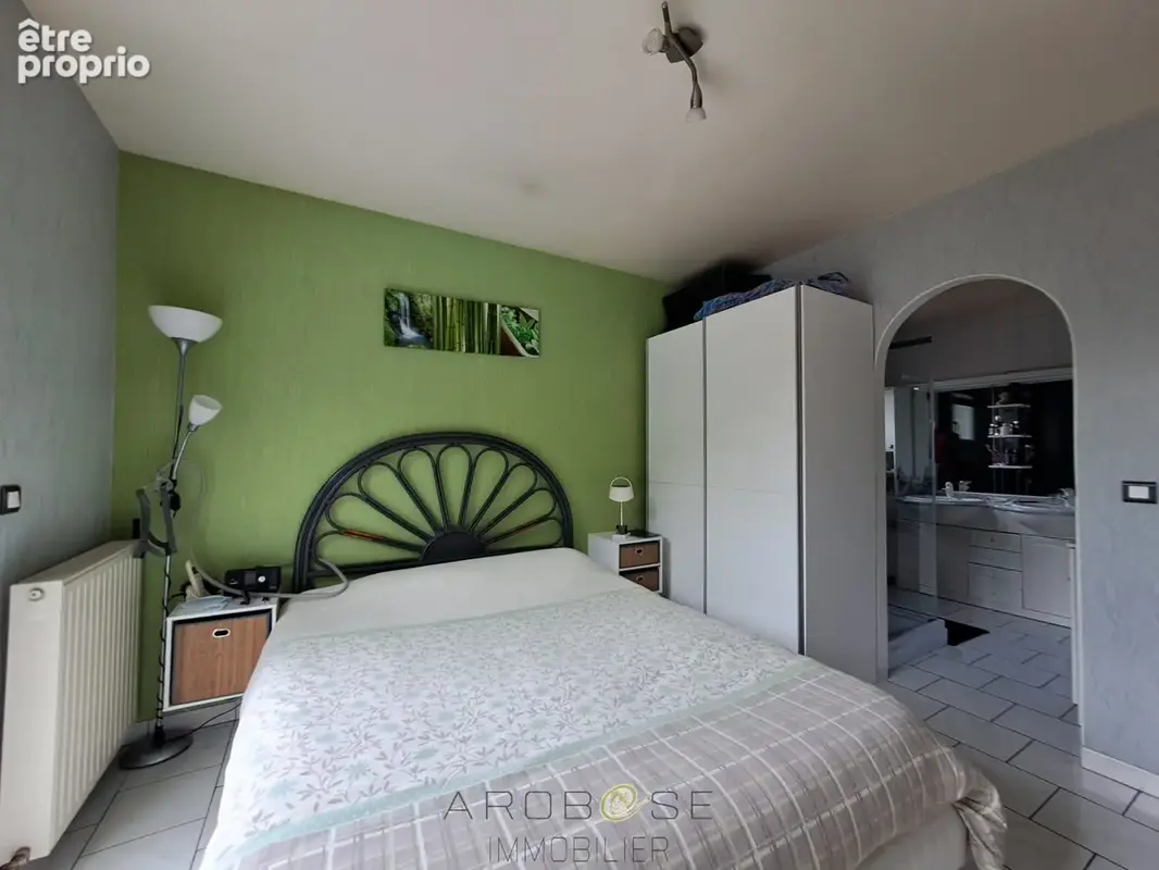 Maison familiale de plain-pied avec véranda, piscine et grand jardin - photo 9