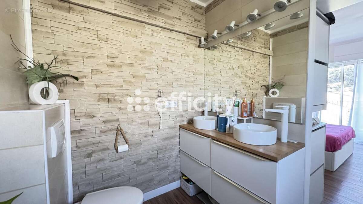 Appartement à VALLAURIS