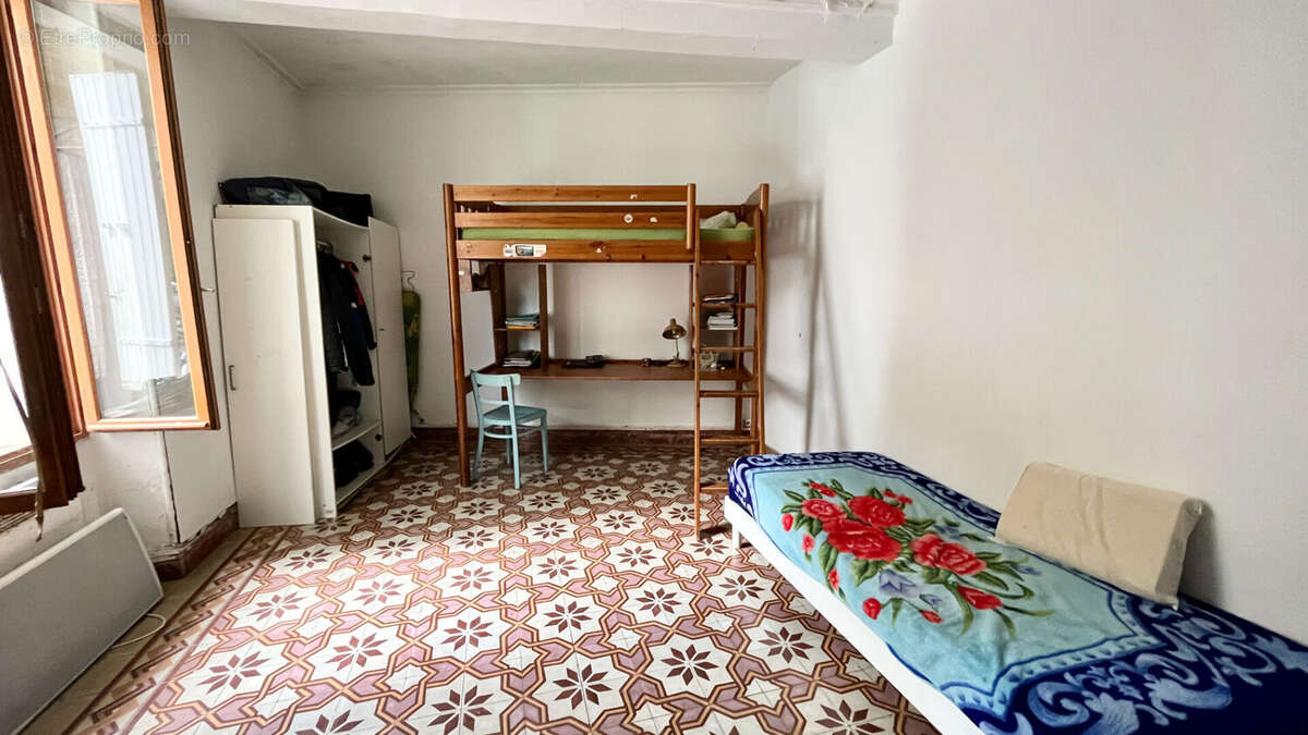 Appartement à ENTRAIGUES-SUR-LA-SORGUE