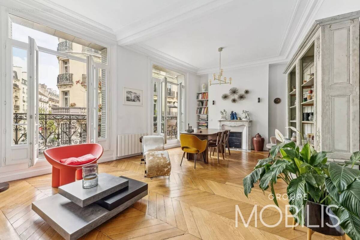 Appartement à PARIS-1E