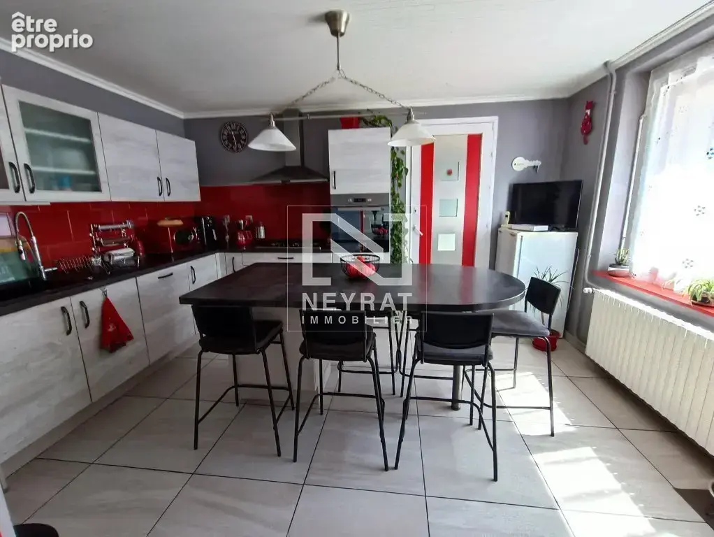 Maison de plein pied avec dépendances et jardin - photo 7