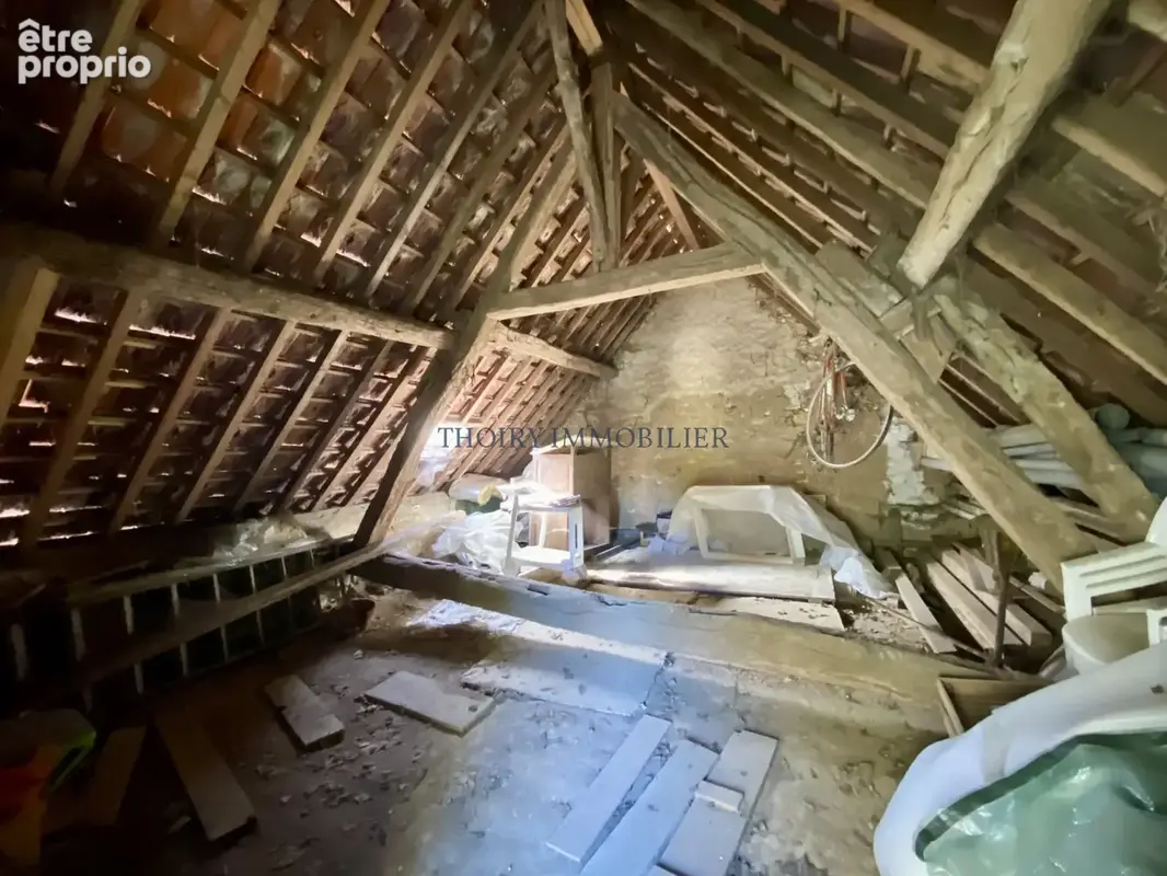 Maison ancienne de 4 pièces avec combles aménageables et grange en dépendance. - photo 16