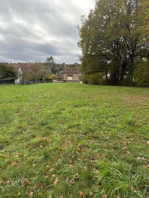 Terrain à SAINT-VICTURNIEN