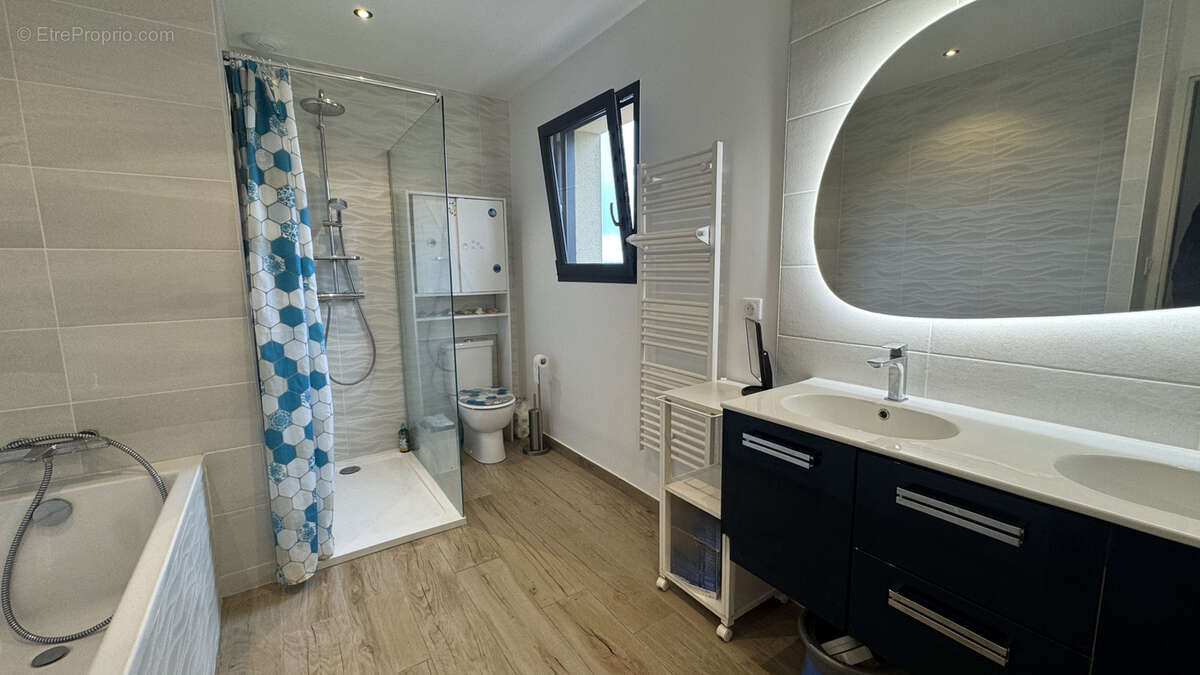 Maison à LE PERREON