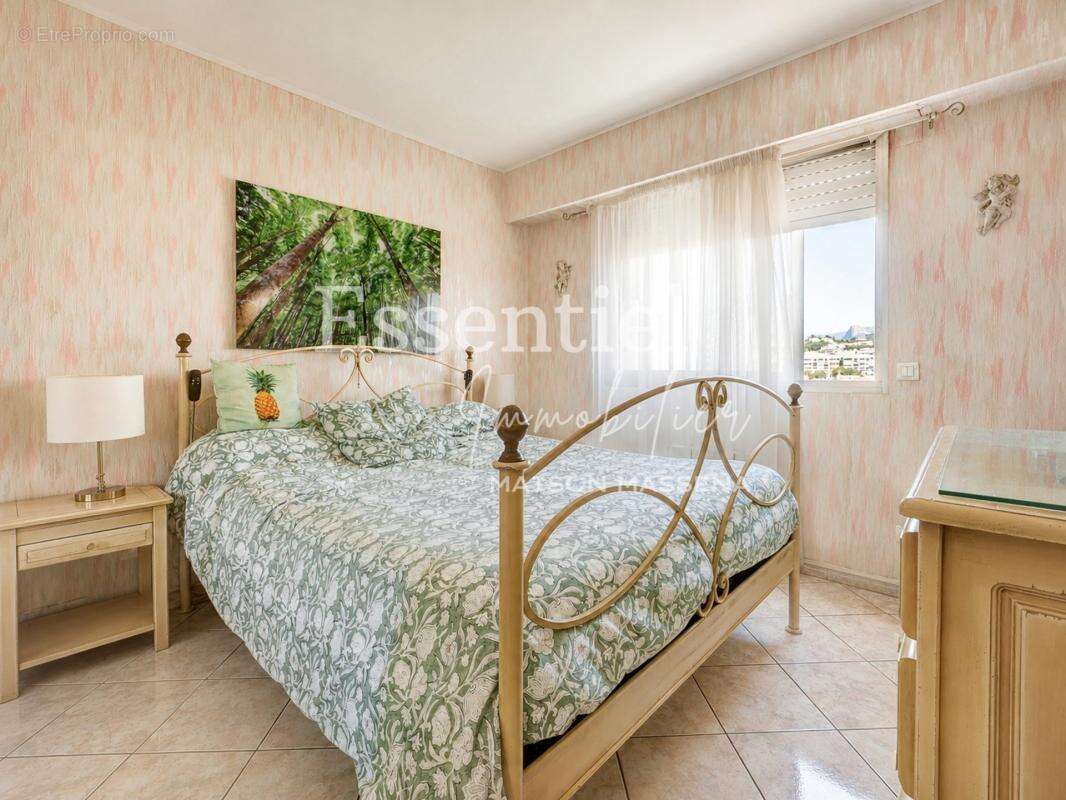 Appartement à SAINT-LAURENT-DU-VAR