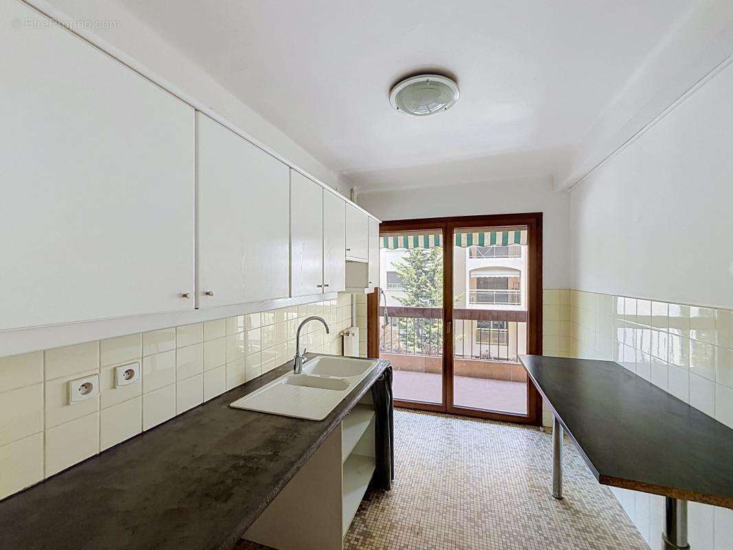 Appartement 95 m² à Le Cannet  - photo 3