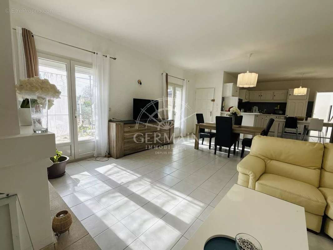 Maison à L'ISLE-SUR-LA-SORGUE