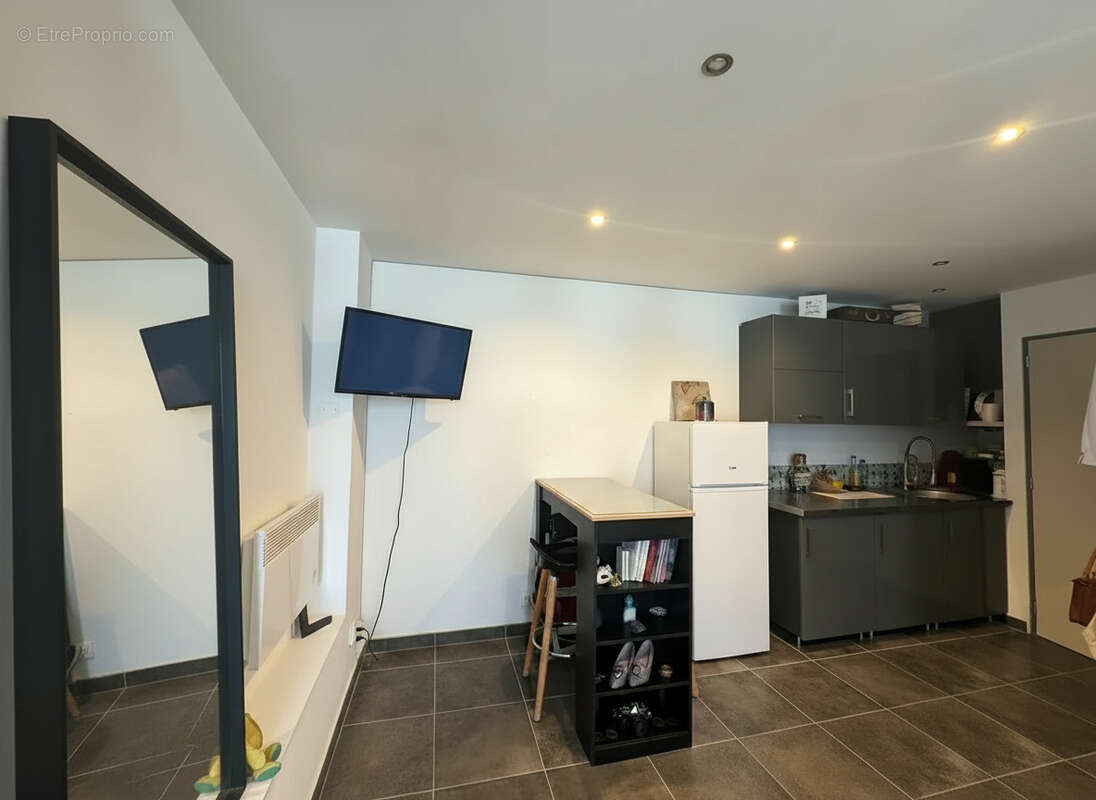 Appartement Saint Aygulf 1 pièce(s) 28 m2 + local commercial 10m² - photo 3