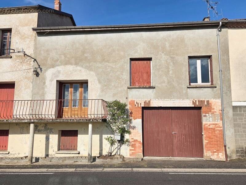 Maison à AUZELLES