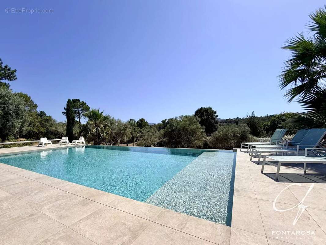 Maison à ROQUEBRUNE-SUR-ARGENS