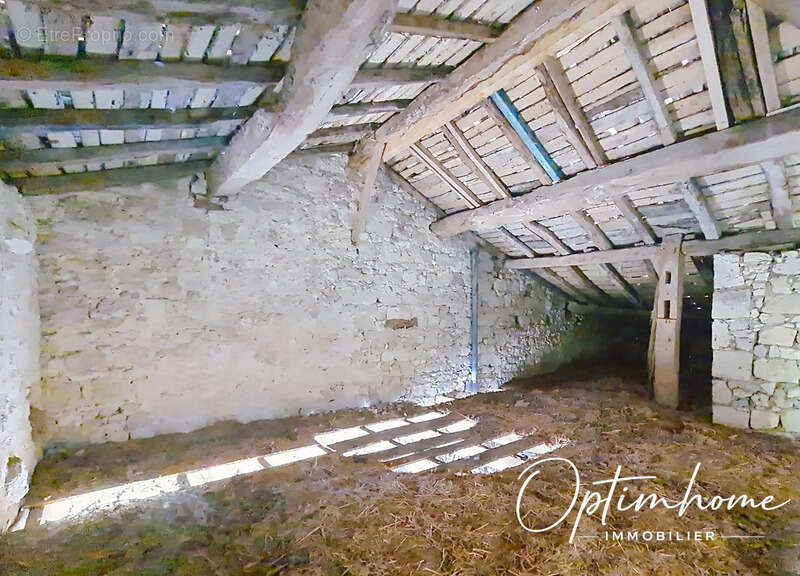 Ensemble immobilier en pierres avec dépendances - photo 13