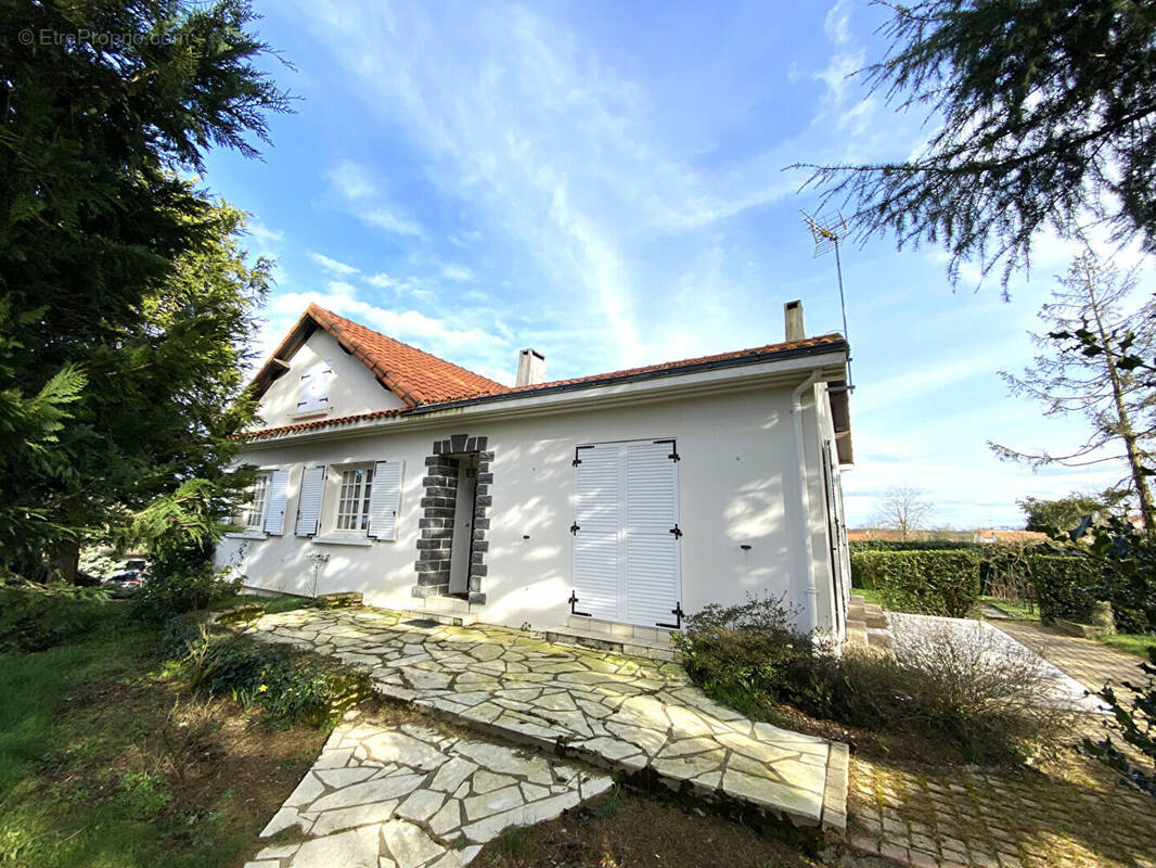 Maison à SAINT-LAURENT-SUR-SEVRE
