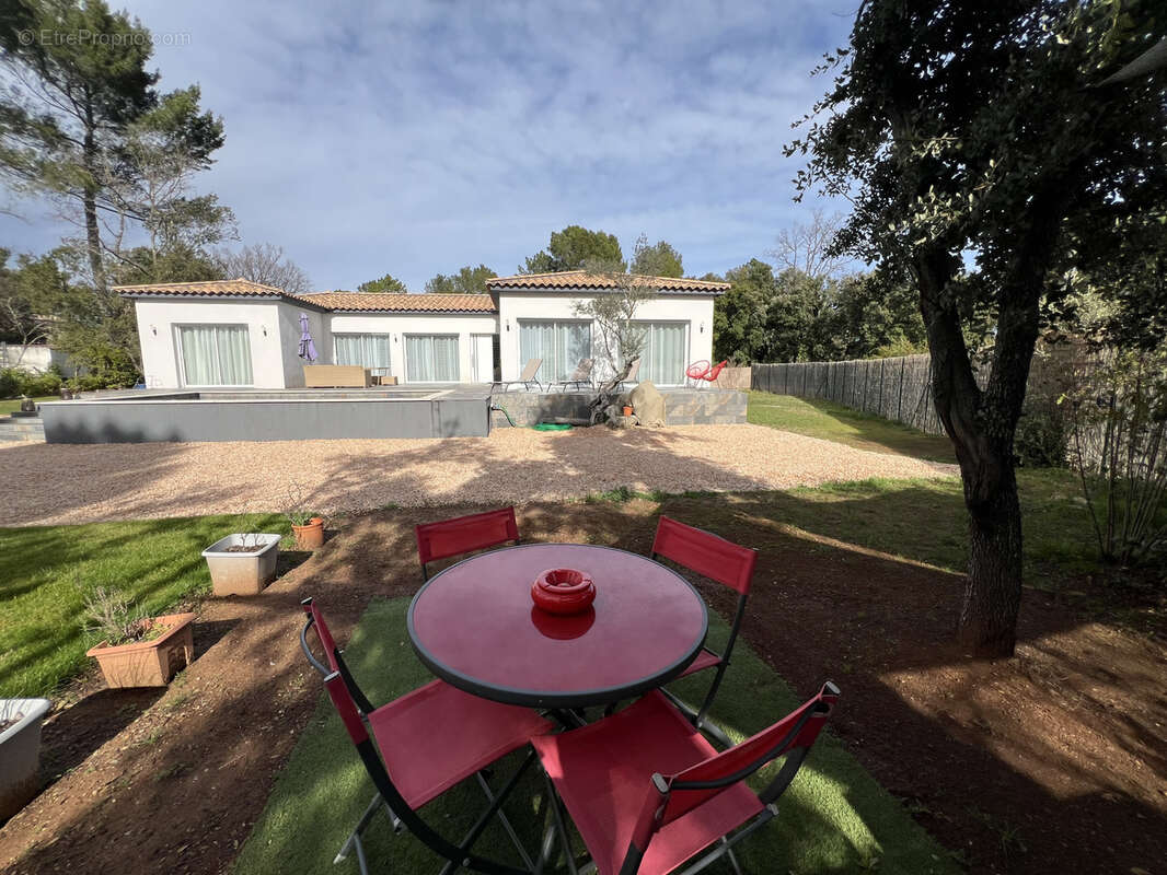 Maison à SILLANS-LA-CASCADE