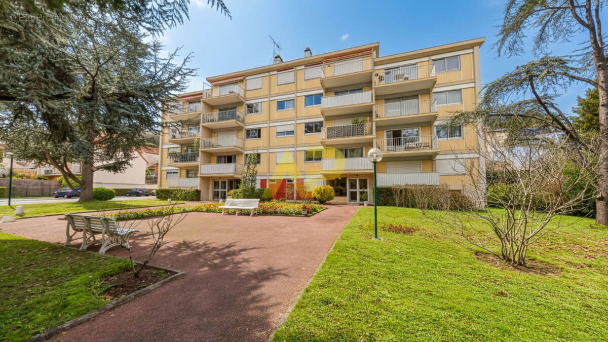 Appartement à LE PLESSIS-ROBINSON