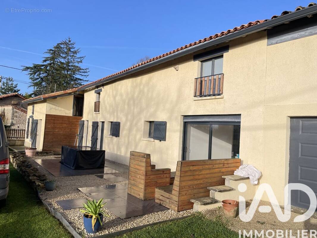 Photo 1 - Maison à CHEF-BOUTONNE