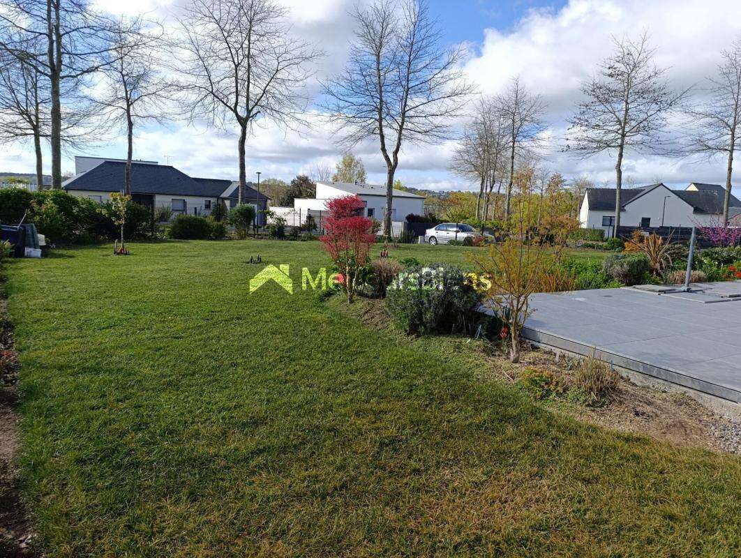 Maison récente de plain pied  - 868m² de jardin paysager - Garage - Carport - photo 16
