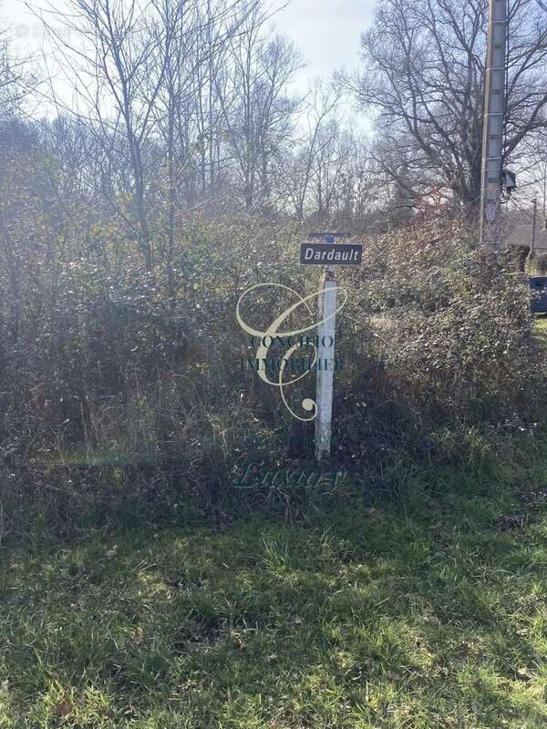 Terrain à LUCENAY-LES-AIX
