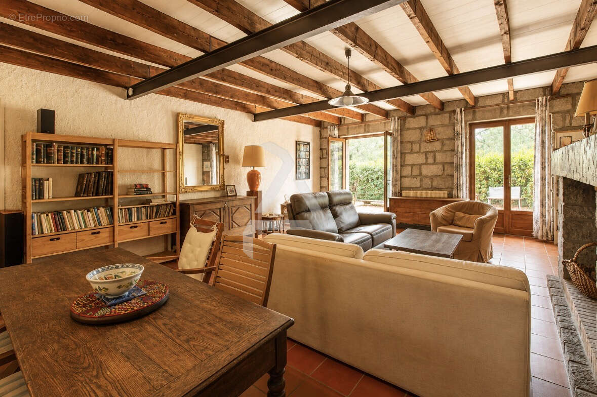 Maison t7 en pierre de taille granite à 15 mn au sud porto-vecchio - photo 4