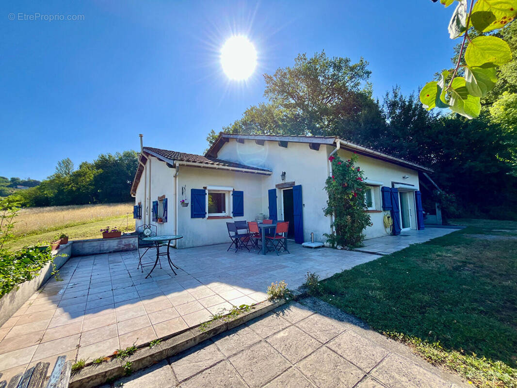 Maison à PUJOLS