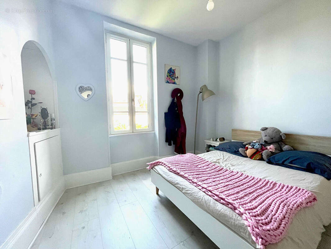 Maison de ville rénovée avec cour, garage et calme Quartier Médiathèque - photo 13