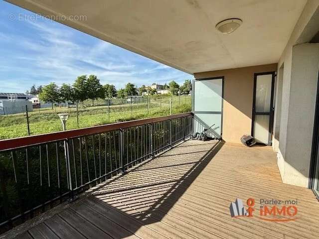 Appartement à SAINT-PRIEST-EN-JAREZ