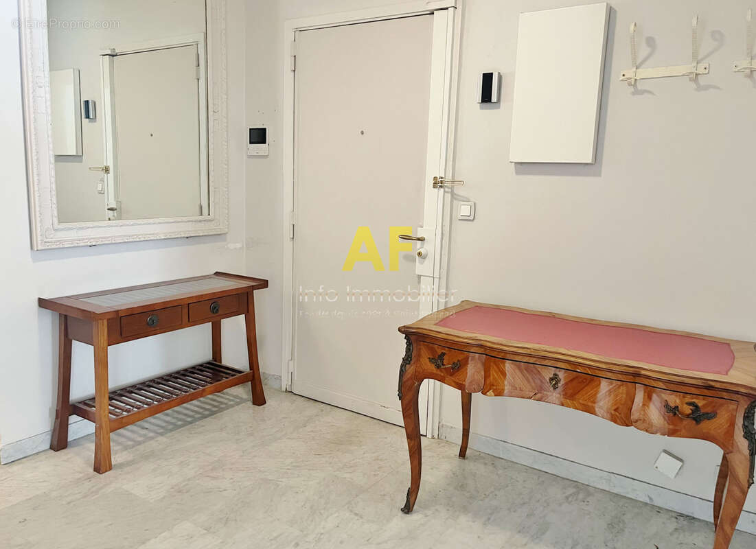 Saint Raphaël - Triangle d'Or - Appartement 3 pièces + terrasse avec vue mer de coté - Parking double en sous- - photo 10