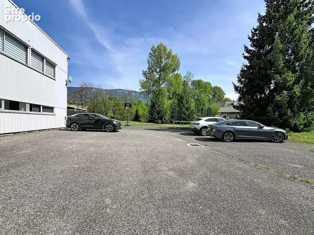 Alby-sur-Chéran / Local mixte de 604m2 + 4400m2 d'espaces extérieurs! - photo 4
