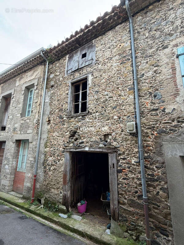 Parking à CAUDIES-DE-FENOUILLEDES