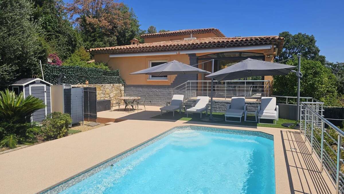 Maison à CHATEAUNEUF-GRASSE