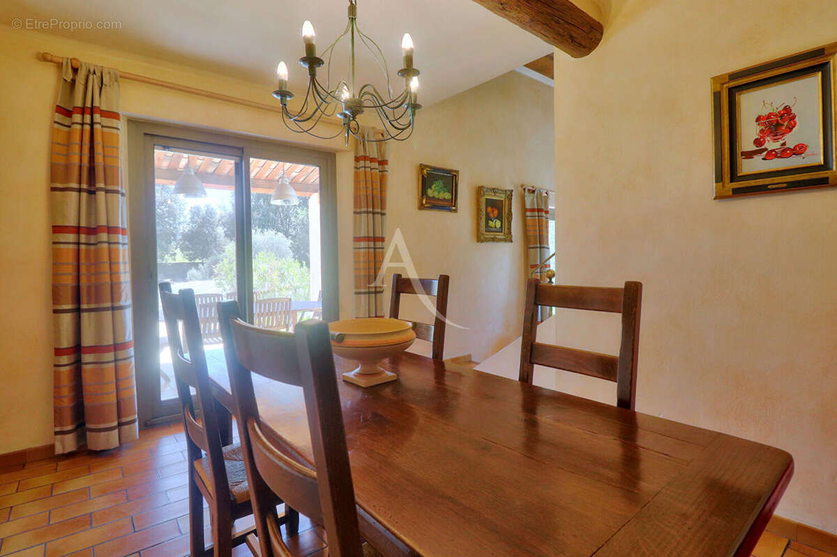 Maison à VINON-SUR-VERDON